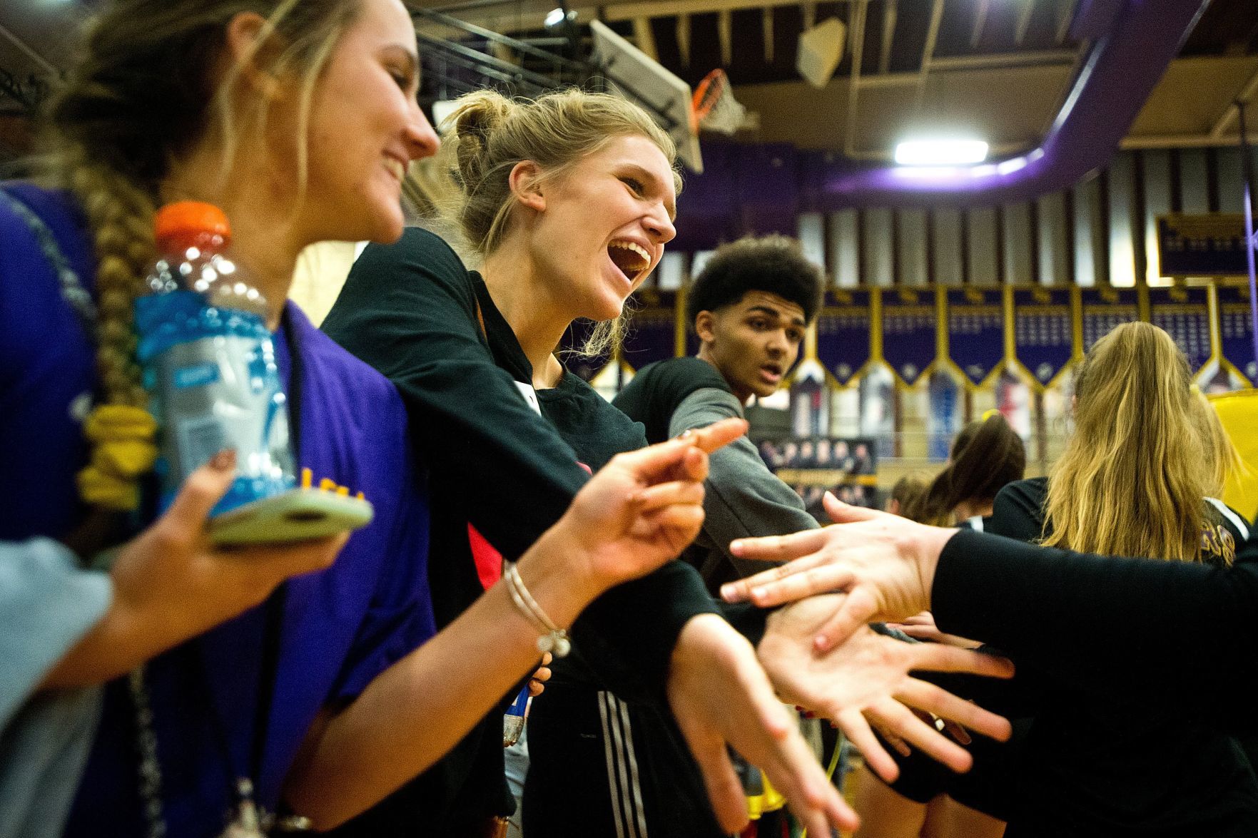 110118-blm-spt-19bhsvolley